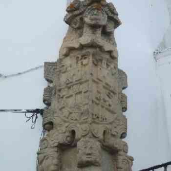 Click para ampliar. Pulsa en el nombre para ver la ficha. Navas del Madroño 10: escudo esquinado